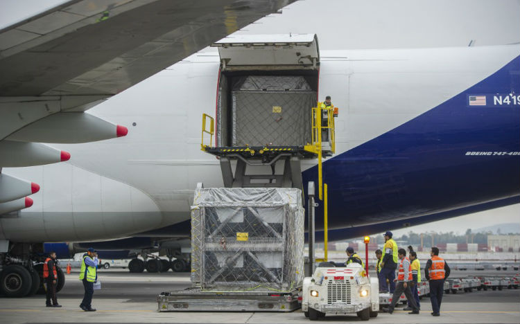 Tráfico de carga aérea cae en Guadalajara y Monterrey